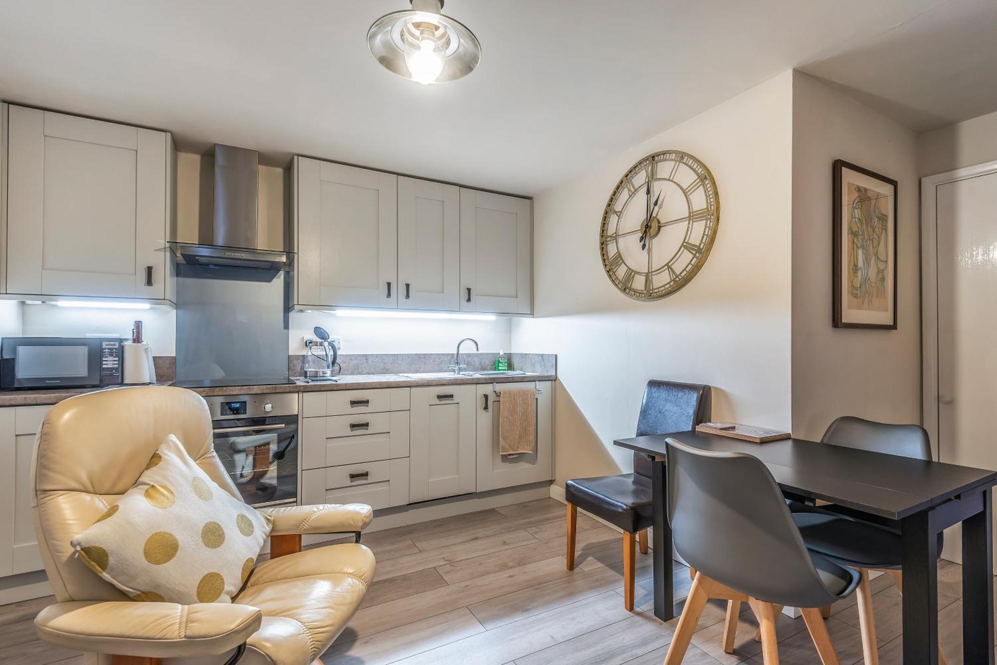The Snug Apartment